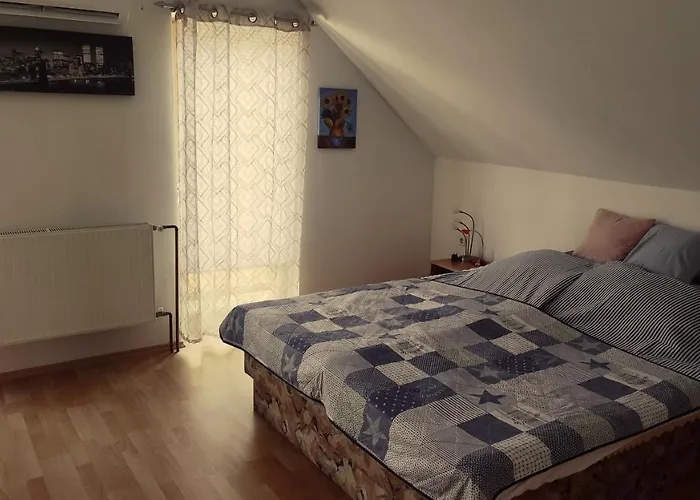 Norbi Vendeghaz Апартаменты Балатонсарсо