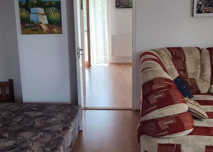 Norbi Vendeghaz Апартаменты Балатонсарсо